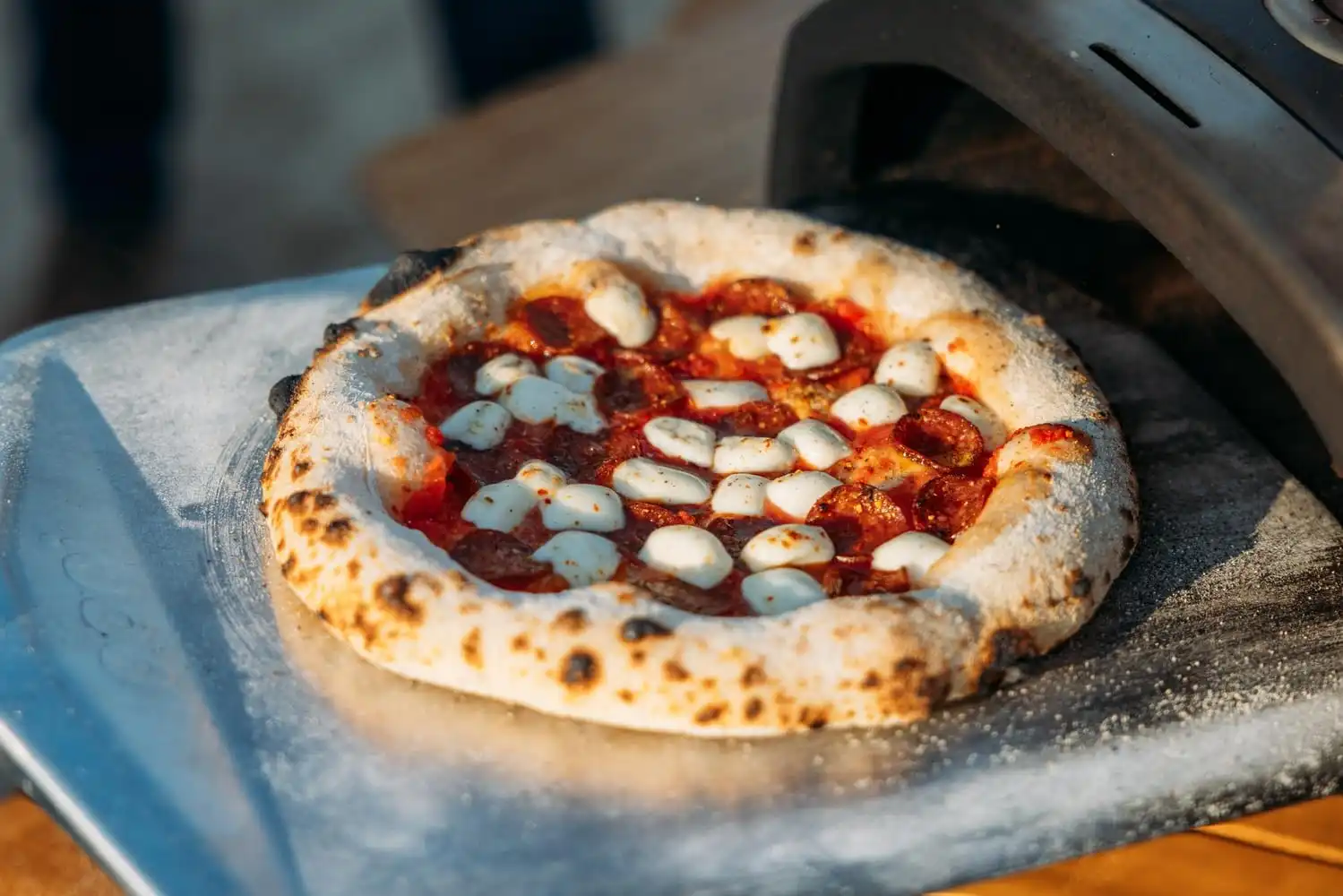 Cuisson avec une spatule à pizza Ooni