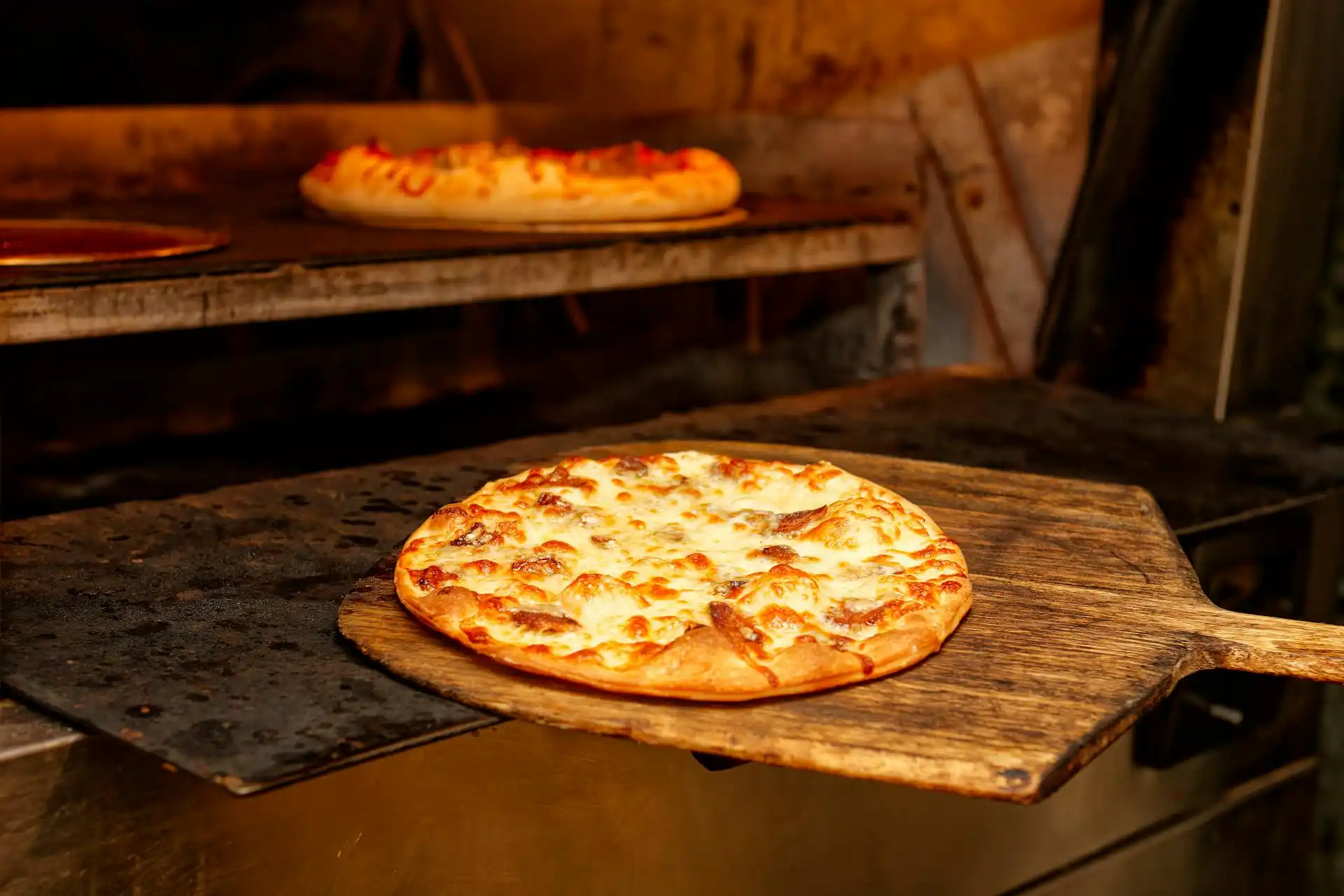 Pelle à pizza en bois pour le four